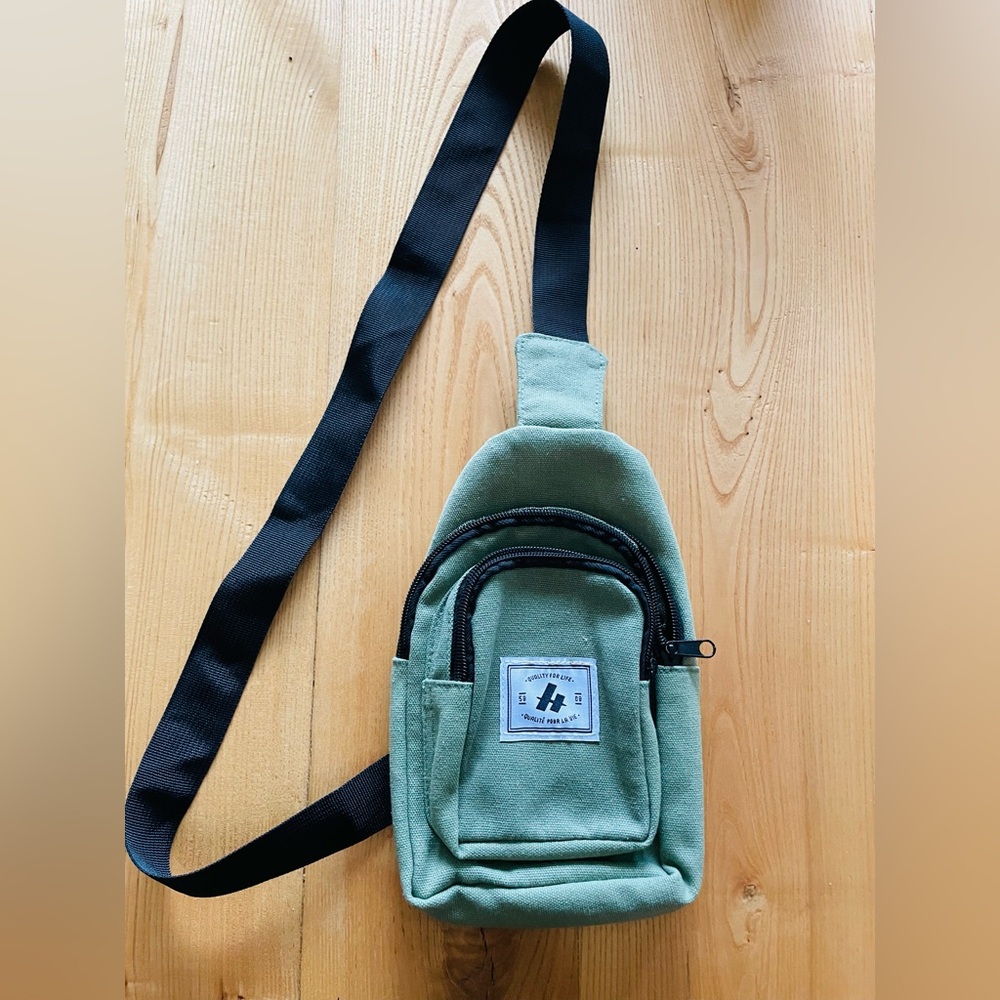 Unbranded women’s Green Canvas Sling Bag with Black Strap